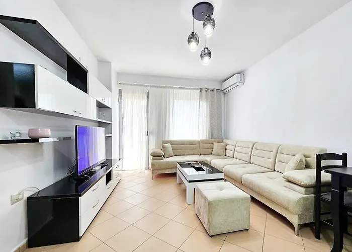 Lovely Beach Apartment In Durres