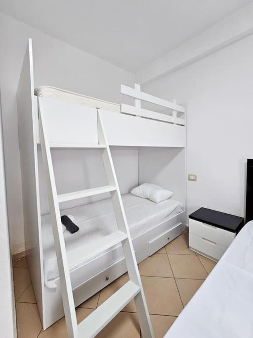 Apartament Lovely In *